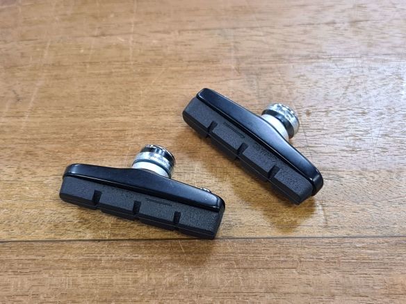 Brompton Bremsbeläge Set Paar mit Halter für Electric